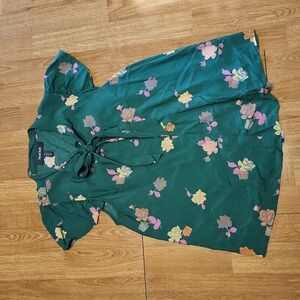 Modcloth Fluttering Days green tie neck blouse sz small